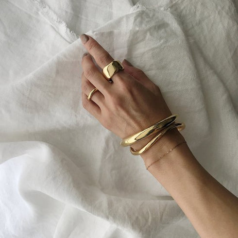 curvy ring
